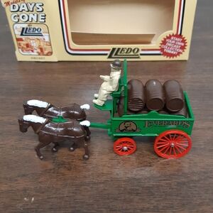 Lledo Models of  Days Gone Die Cast Everards Horse and Buggy